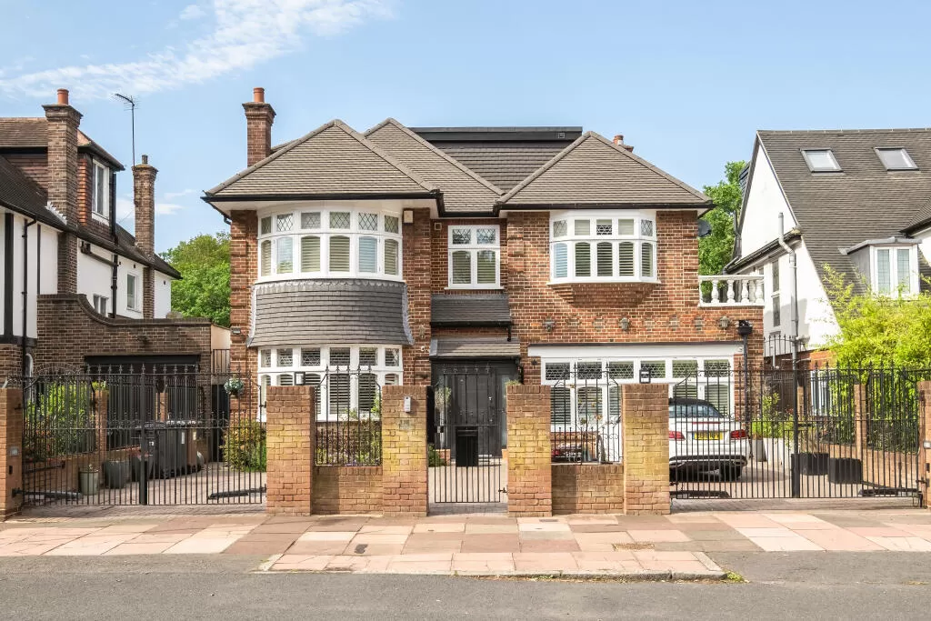 House for Sale in Muswell Hill, North London