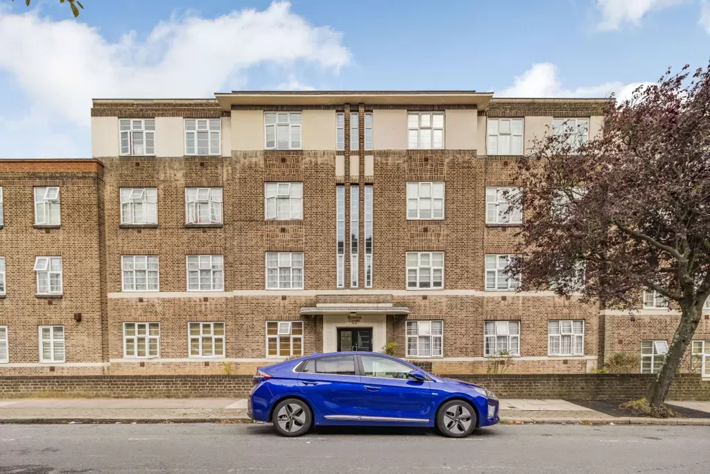 Two Bed Flat for Sale in Brent Cross, London