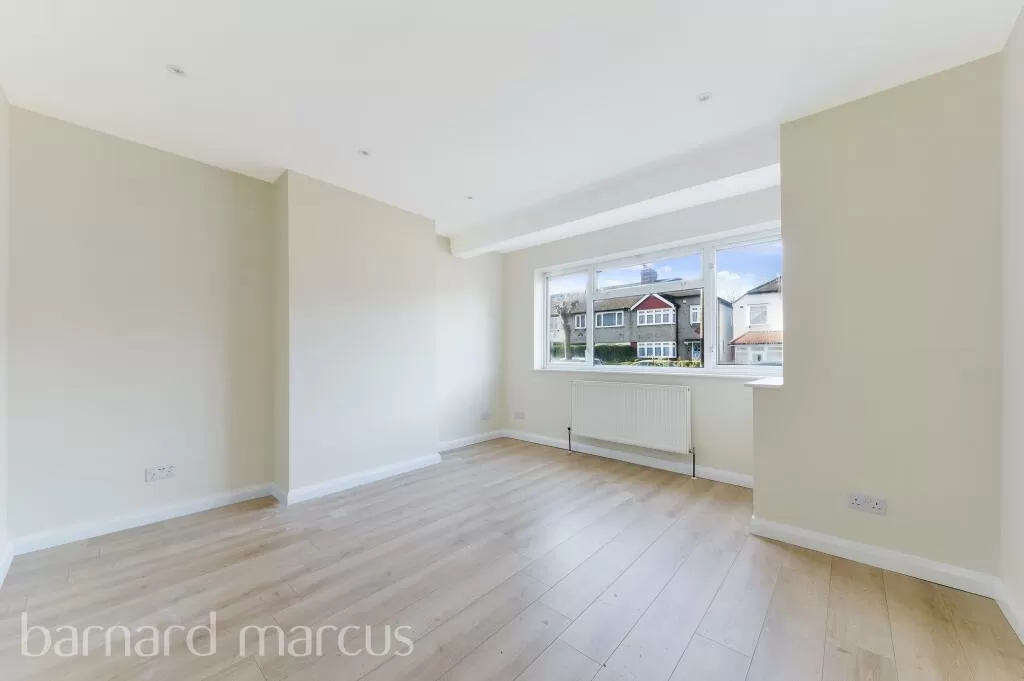 Three Bed Flat for Rent in Norbury, London