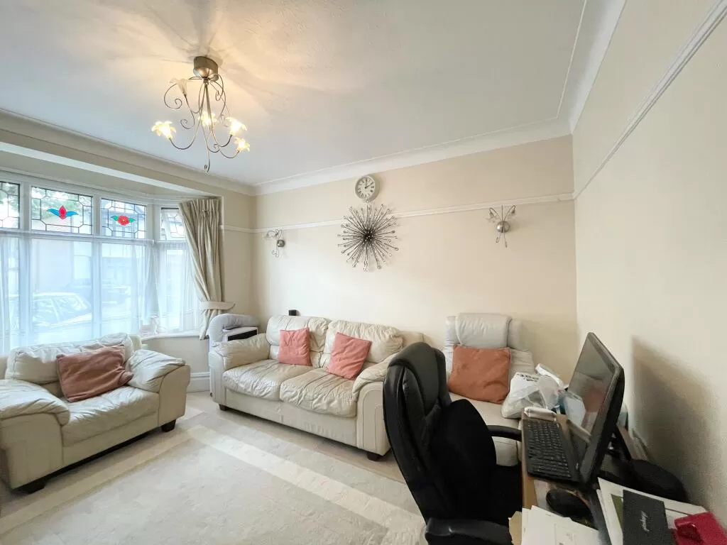 Four Bedroom House for Rent in Marks Gate,London