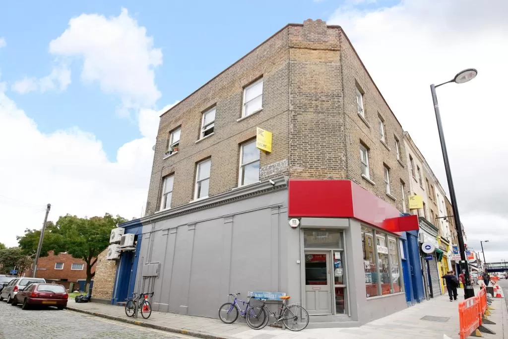 Three Bed Flat for Sale in Deptford High Street, London, Greater London