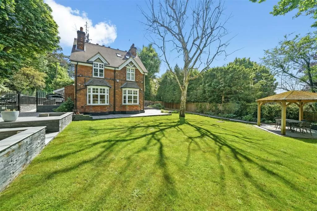 House for Sale in Harrow, London