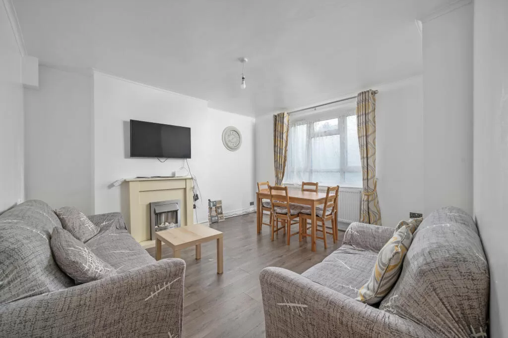 House for Rent in Bethune Road, London