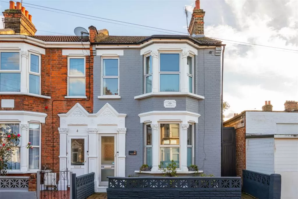 House for Sale in Walthamstow, London