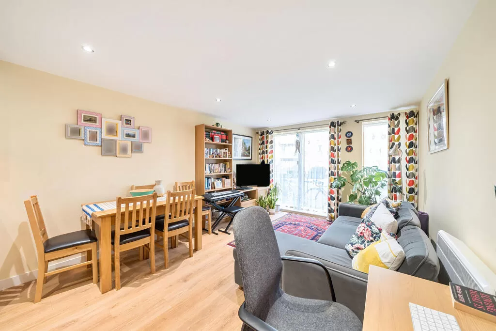 Apartment for Sale in Wimbledon, London